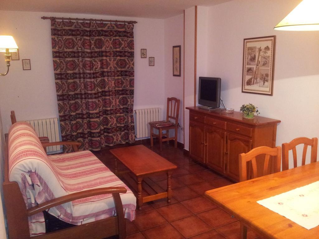 Apartamentos Petronilla Benasque Room photo