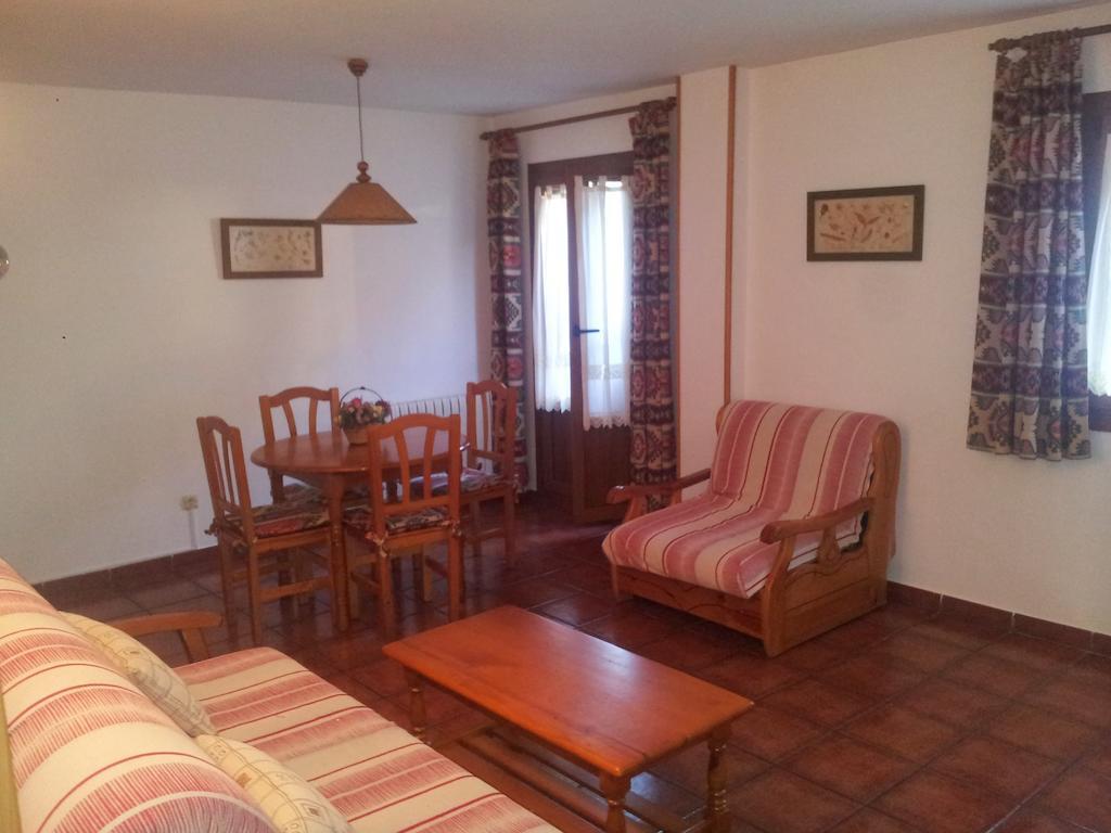 Apartamentos Petronilla Benasque Room photo